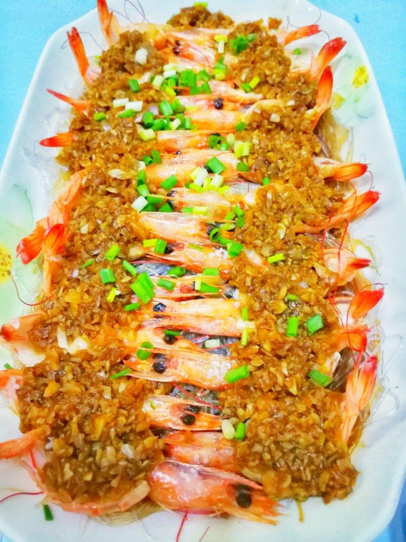 奔驰的木马12做的蒜蓉粉丝蒸虾