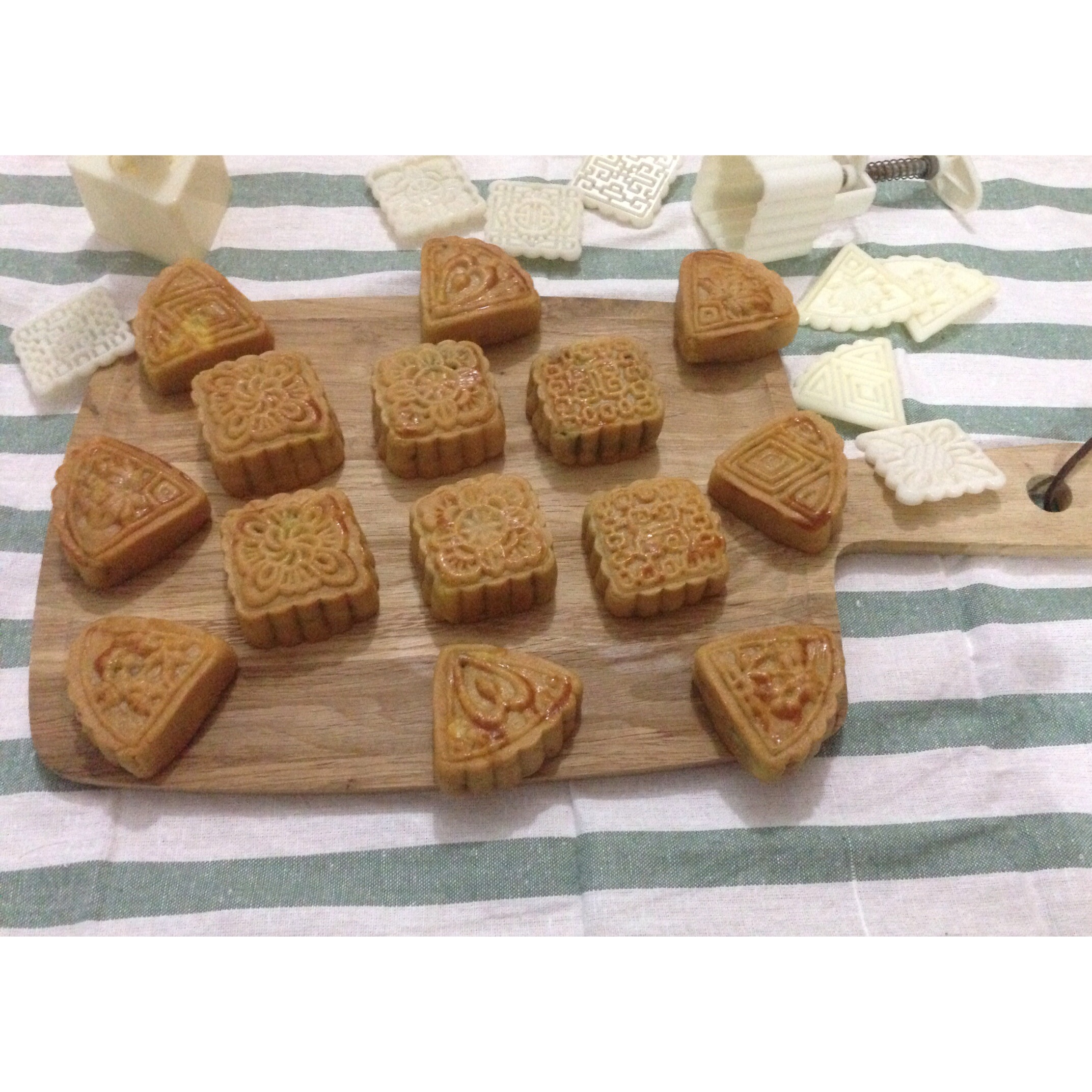 广式月饼——蛋黄莲蓉月饼