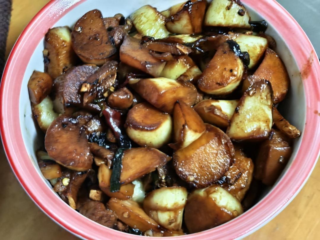 五花肉炒茭白