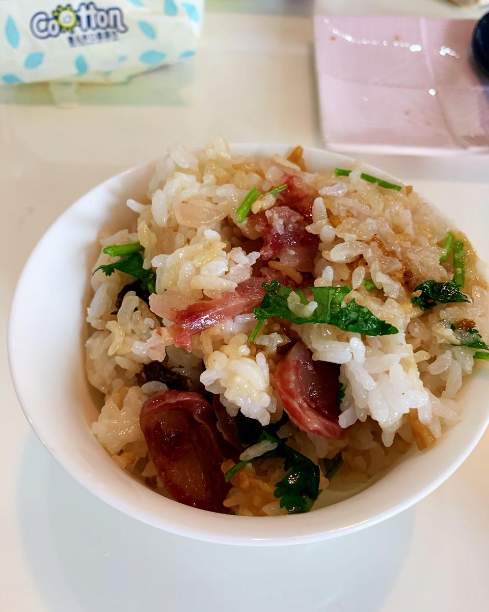广式腊味煲仔饭