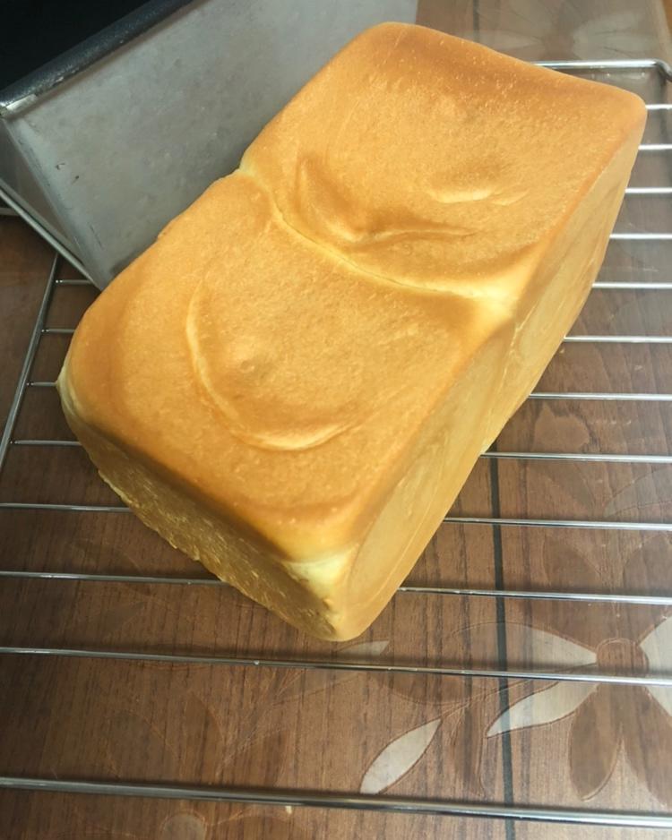 用烤箱自己做面包--手工牛奶吐司面包