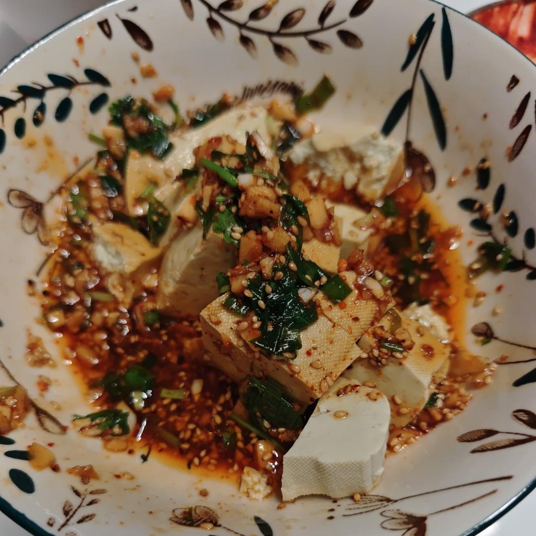 凉拌豆腐 香辣开胃的夏季凉菜 关键是调料汁的配比