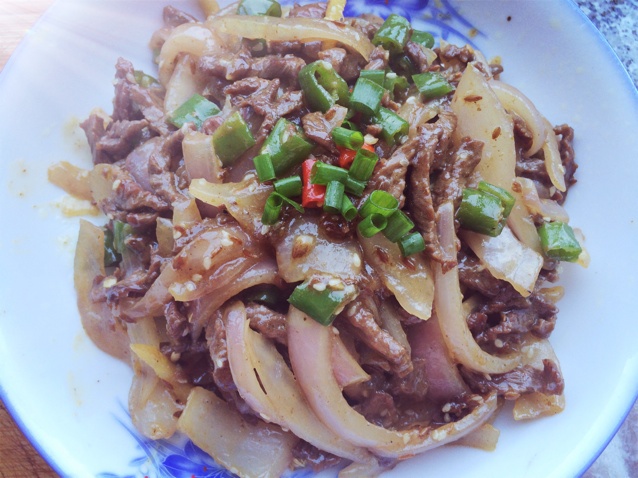 孜然洋葱炒牛肉粒