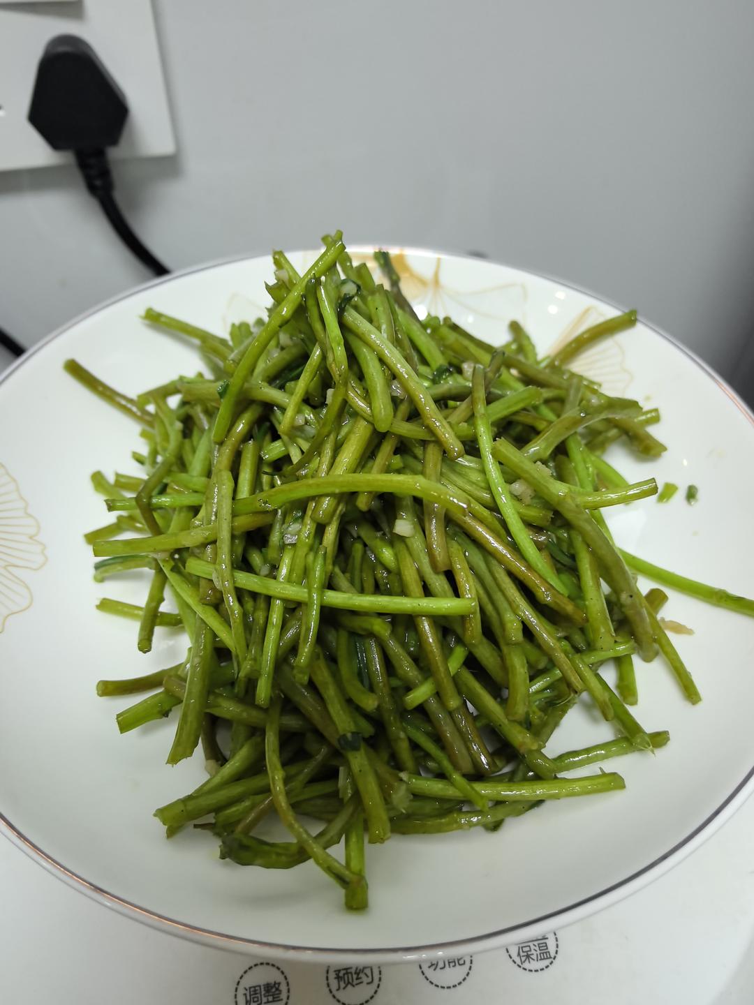 清炒芦蒿（2分钟炒完）