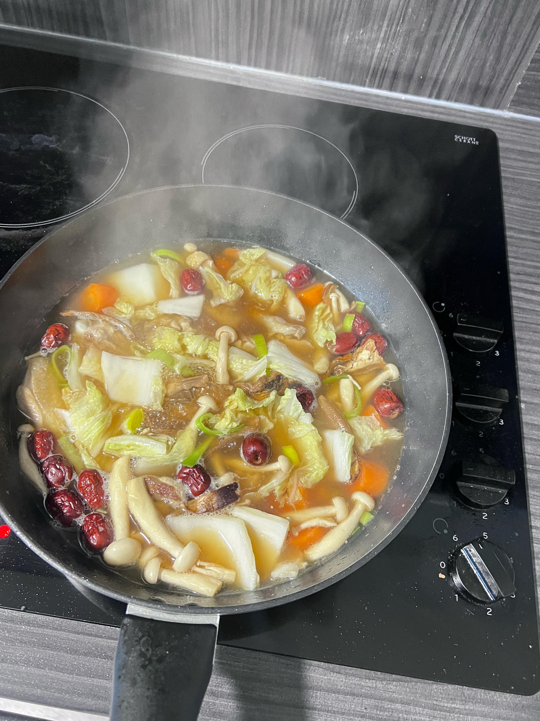 一个鸡腿🍗就可以做一碗香浓可口的鸡汤