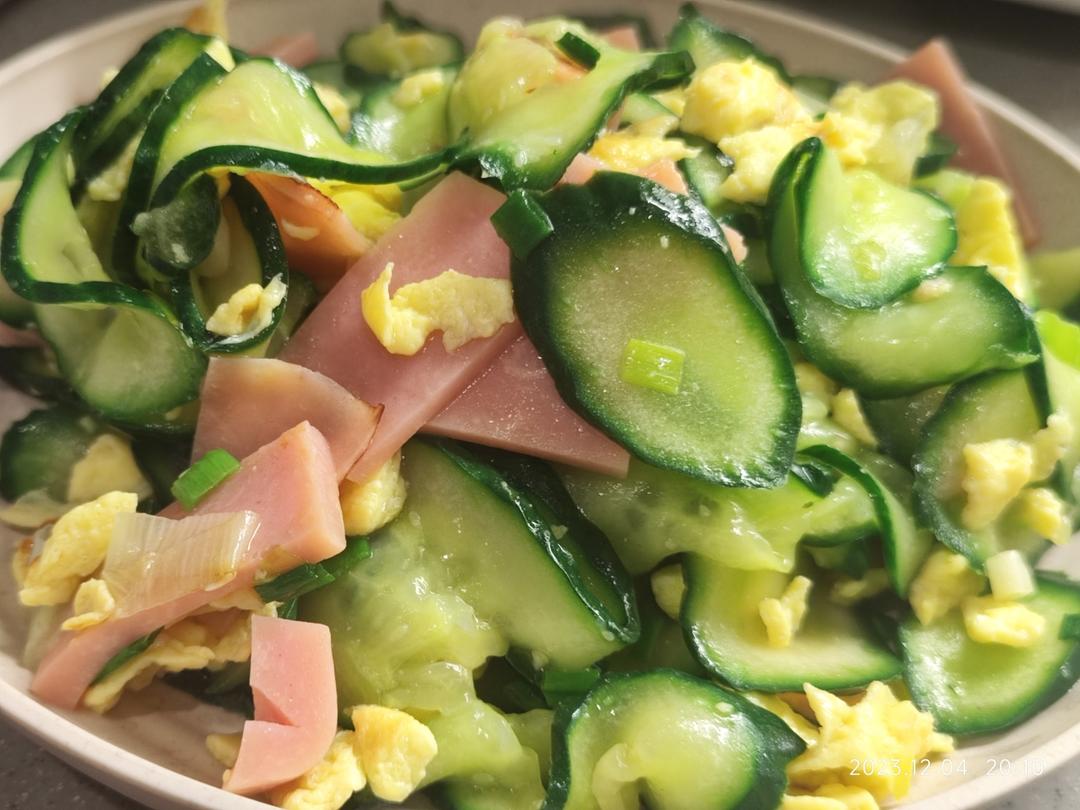五分钟下饭菜黄瓜火腿炒鸡蛋