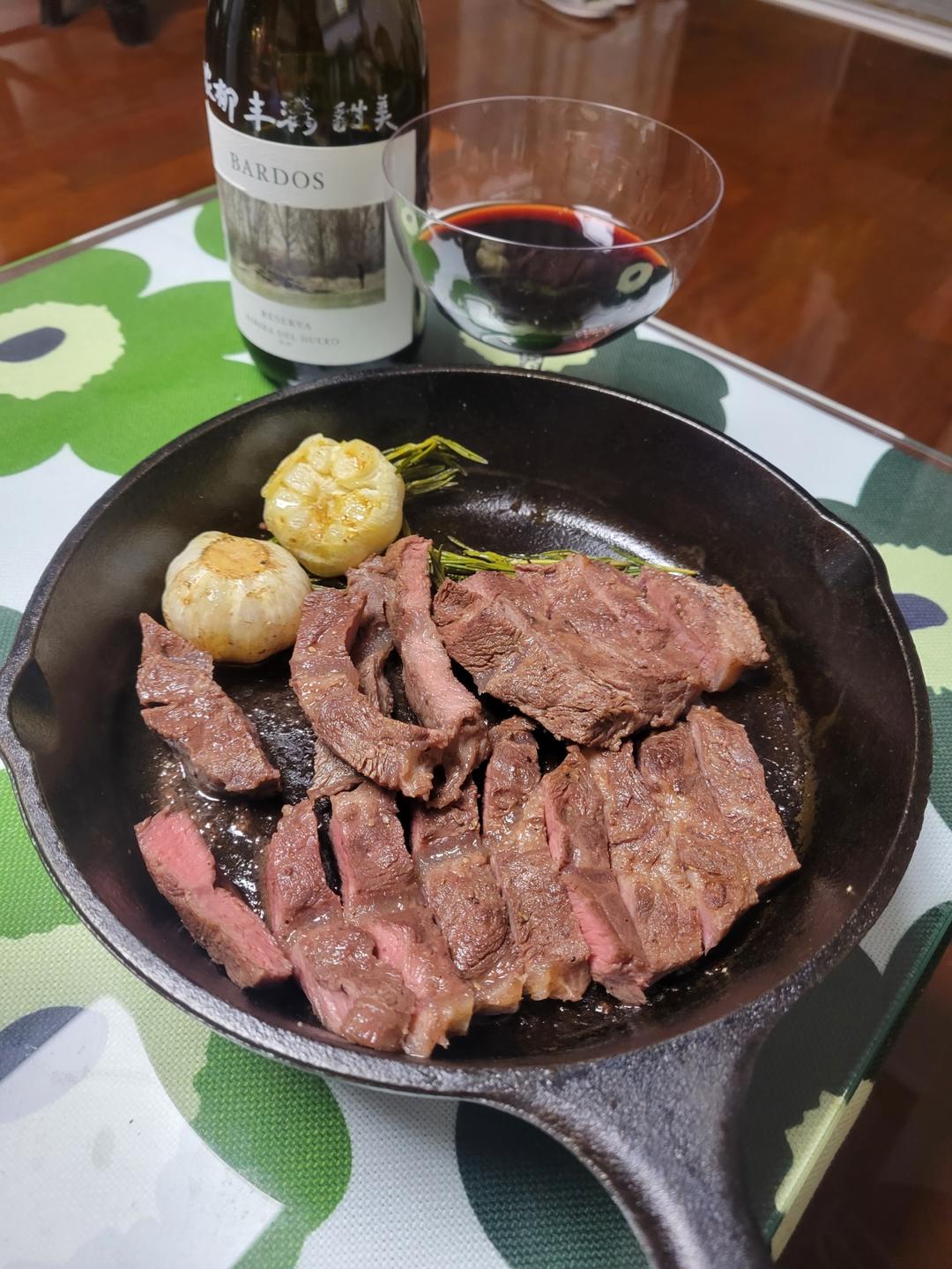 超嫩的低温慢烤肉眼牛排
