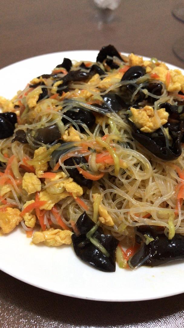 来一盘幸福——凉拌粉丝菠菜鸡蛋胡萝卜