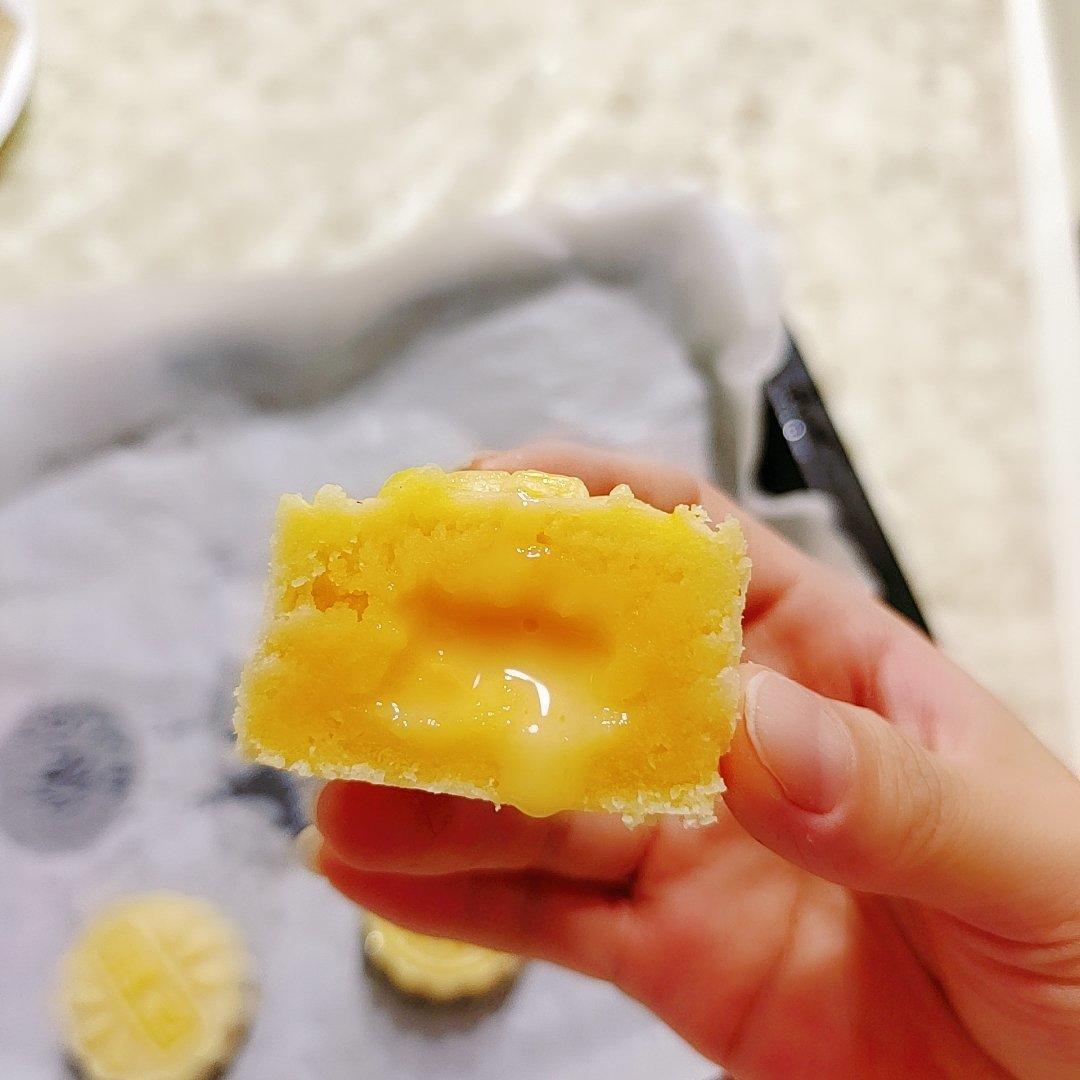 超详细图解版--流心奶黄月饼