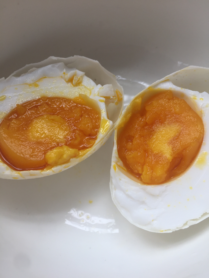 咸鸭蛋，腌制咸鸭蛋以及蛋黄酥里蛋黄的处理，蛋白的消耗