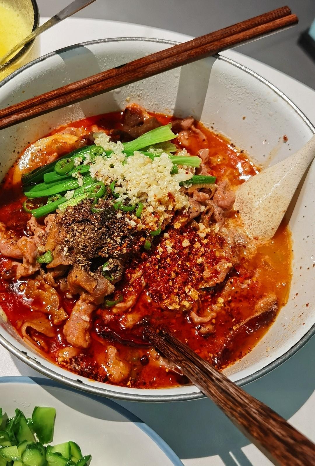 厨师长教你：“水煮肉片”的正宗做法，这味道真的很四川