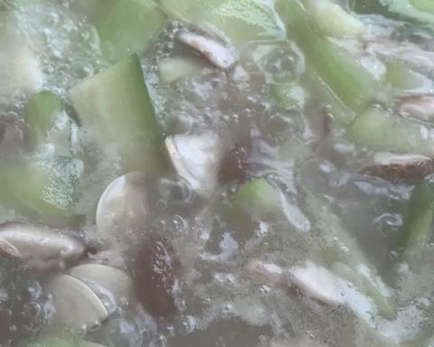 适合高温天的鲜味白贝鲜菇节瓜汤的做法