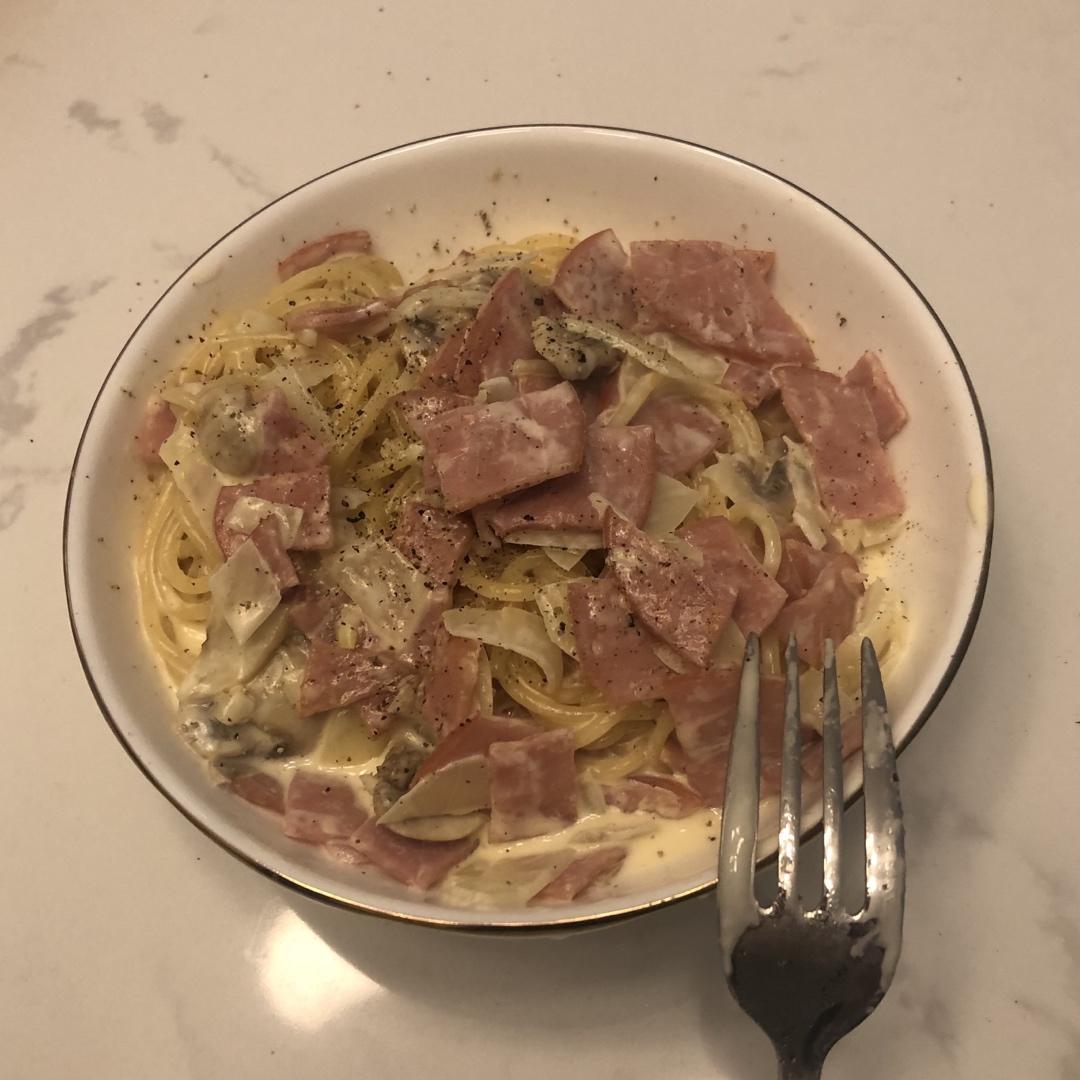 白蘑菇奶油培根意面