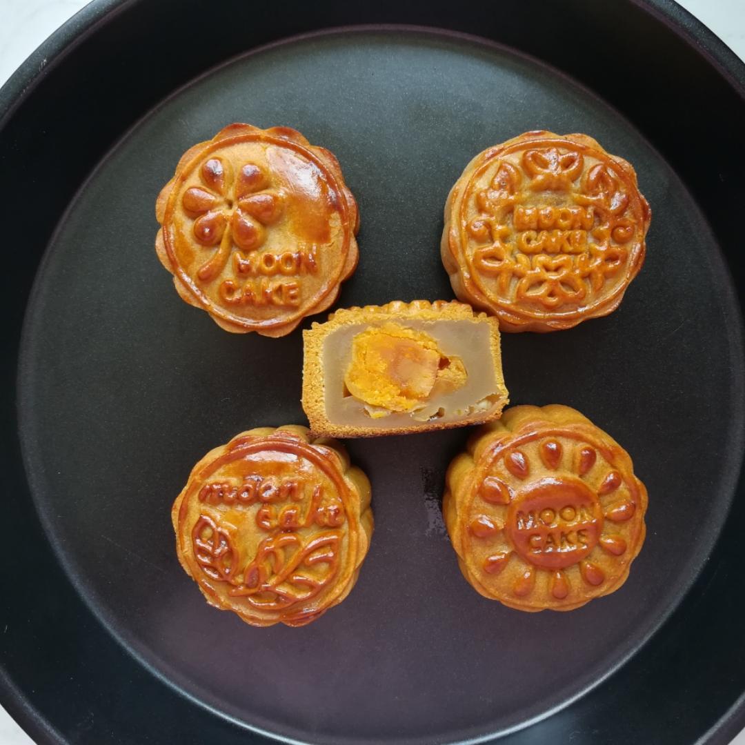 广式月饼——蛋黄莲蓉月饼
