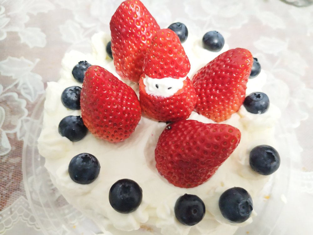 不会抹面也能抹的好看的草莓鲜奶蛋糕