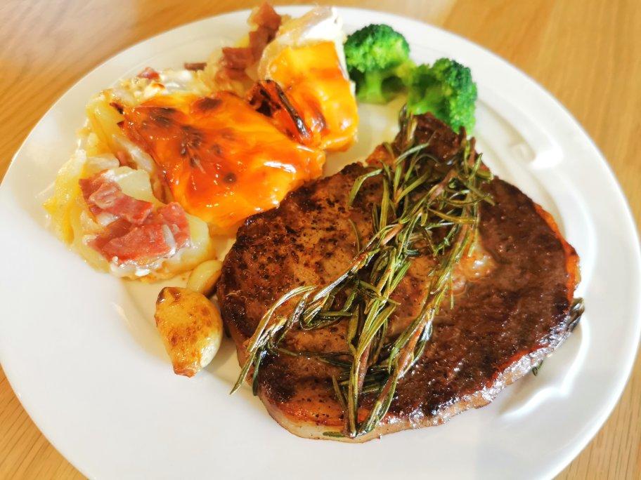 这些煎牛排的小技巧你们都会吗？