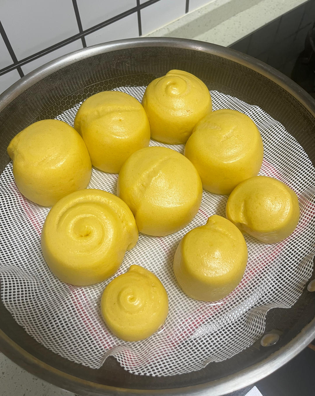 新手也可以--详解如何做出人见人爱、金黄的南瓜馒头