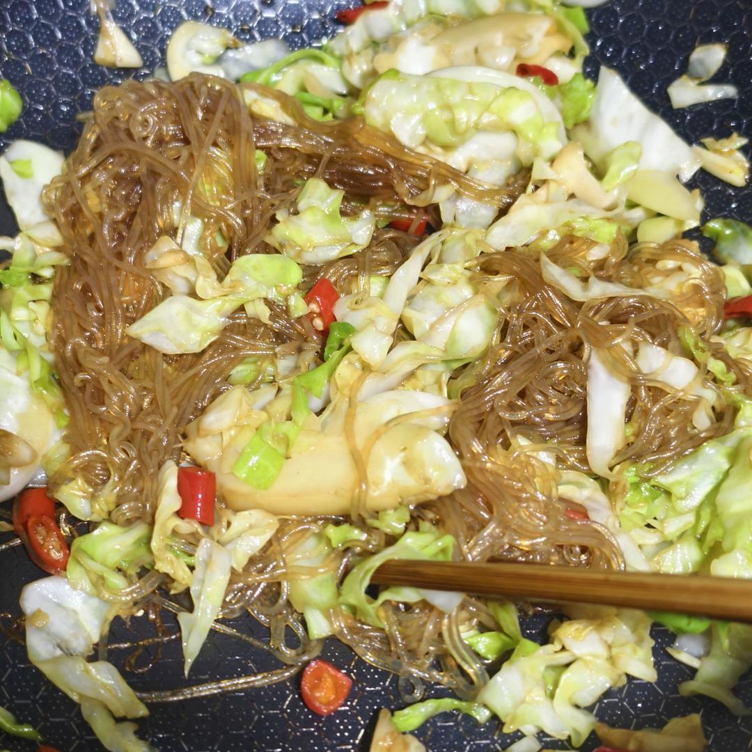 最近爱吃粉丝粉条～包菜炒粉丝