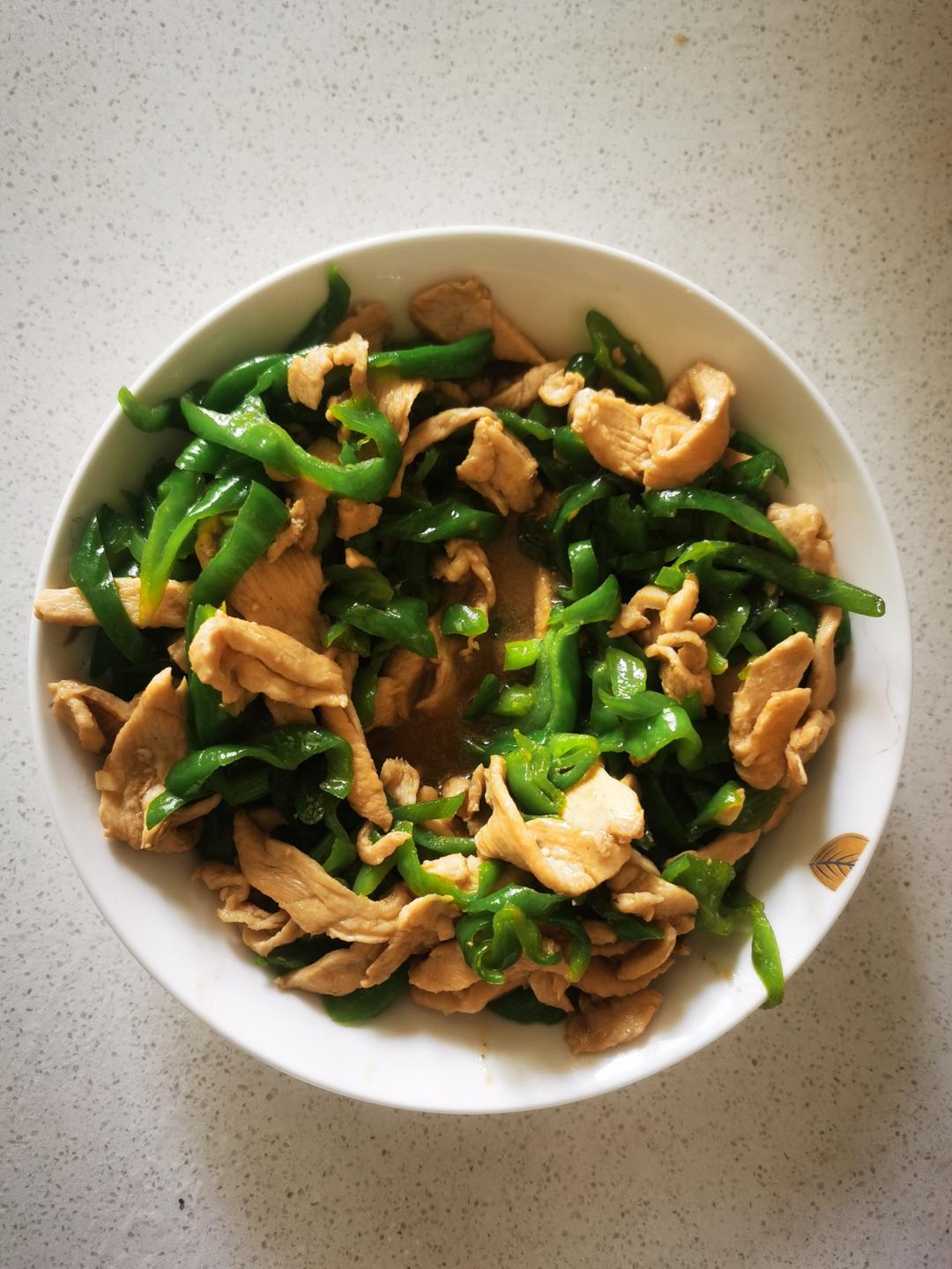 巨好吃的青椒炒鸡胸肉丝，超下饭