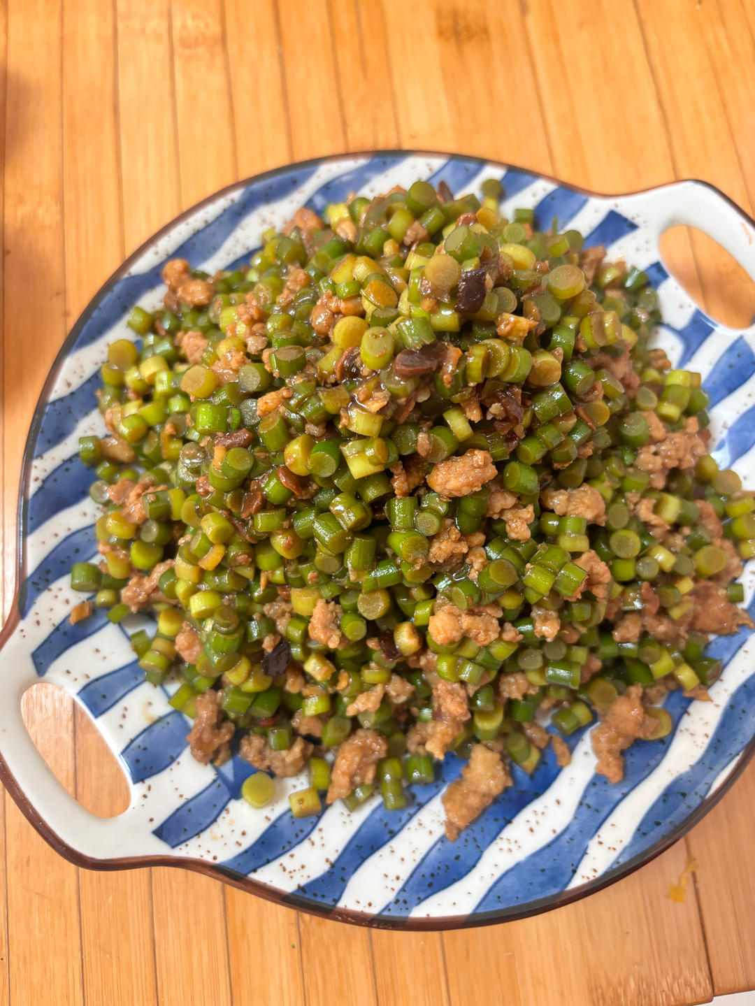 下饭神器蒜苔粒炒肉碎
