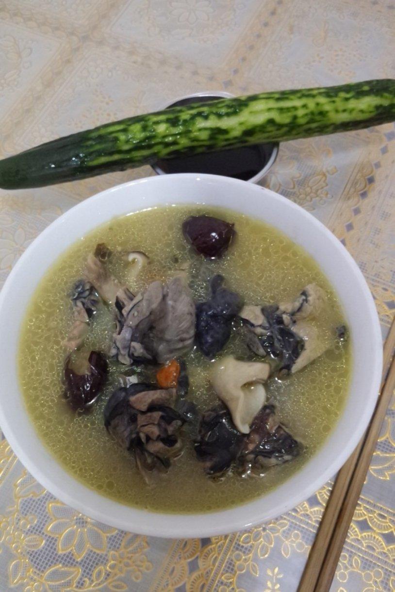 枸杞红枣乌鸡汤