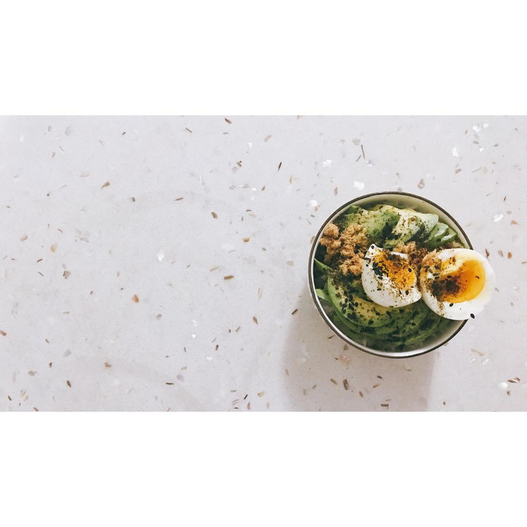 牛油果海苔肉松拌饭