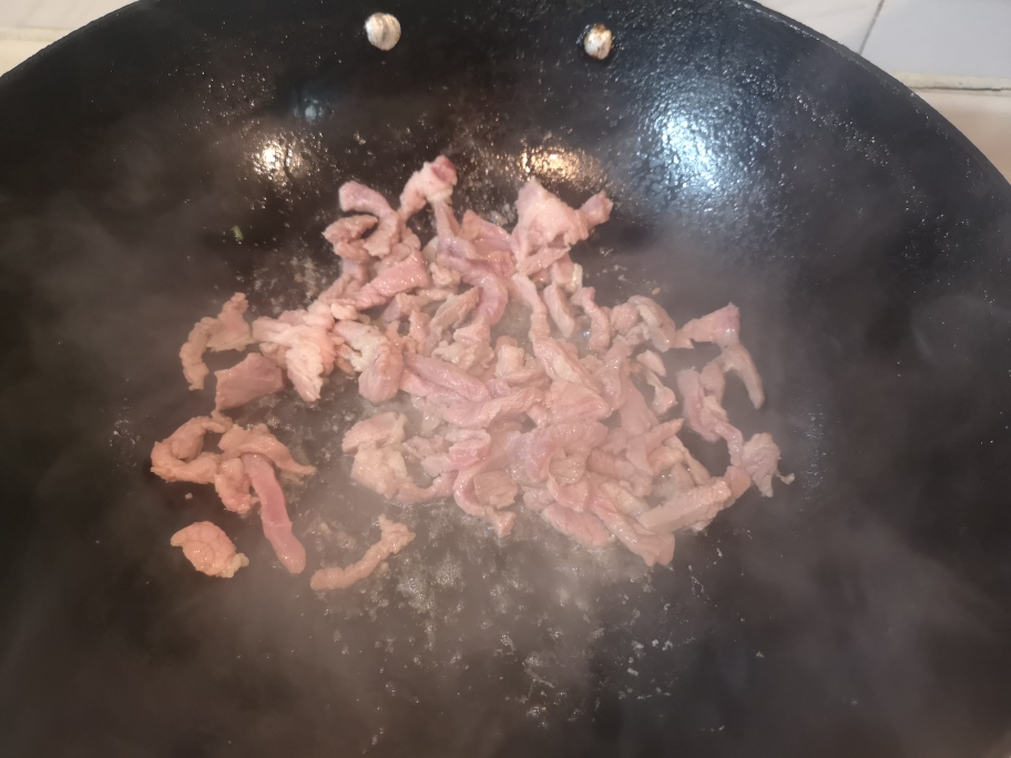 儿菜炒肉的做法 步骤4