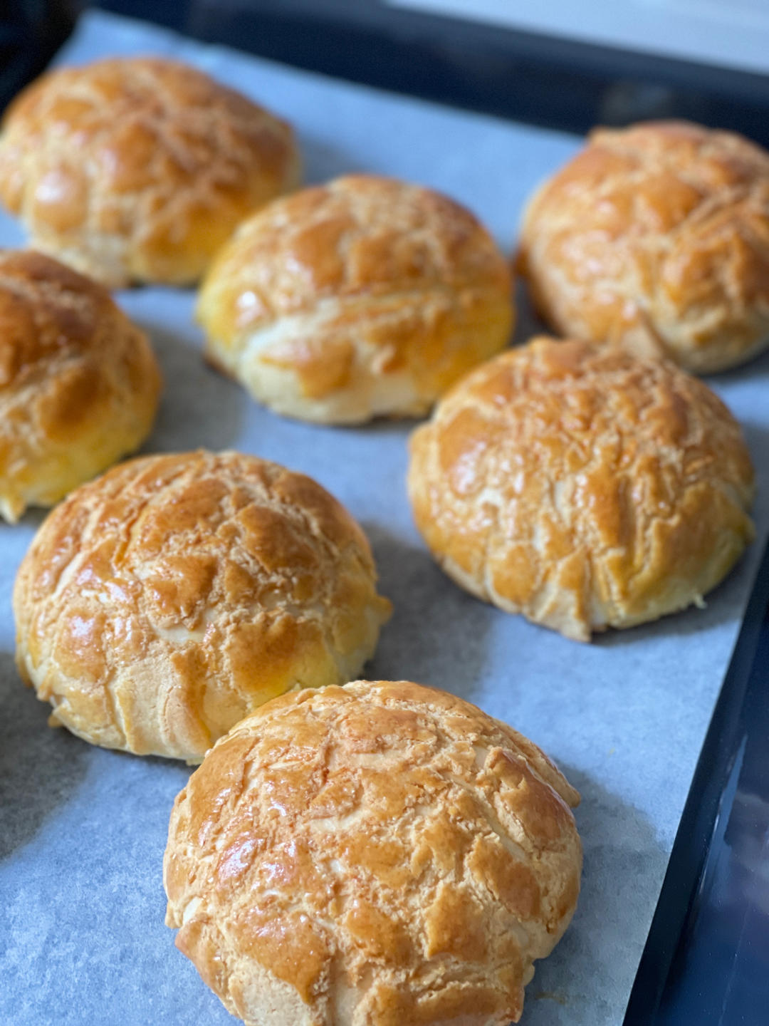 做100款面包の12：在家开茶餐厅!港式菠萝包 –不划格子自然裂开的香酥脆皮！菠萝油/酥皮包