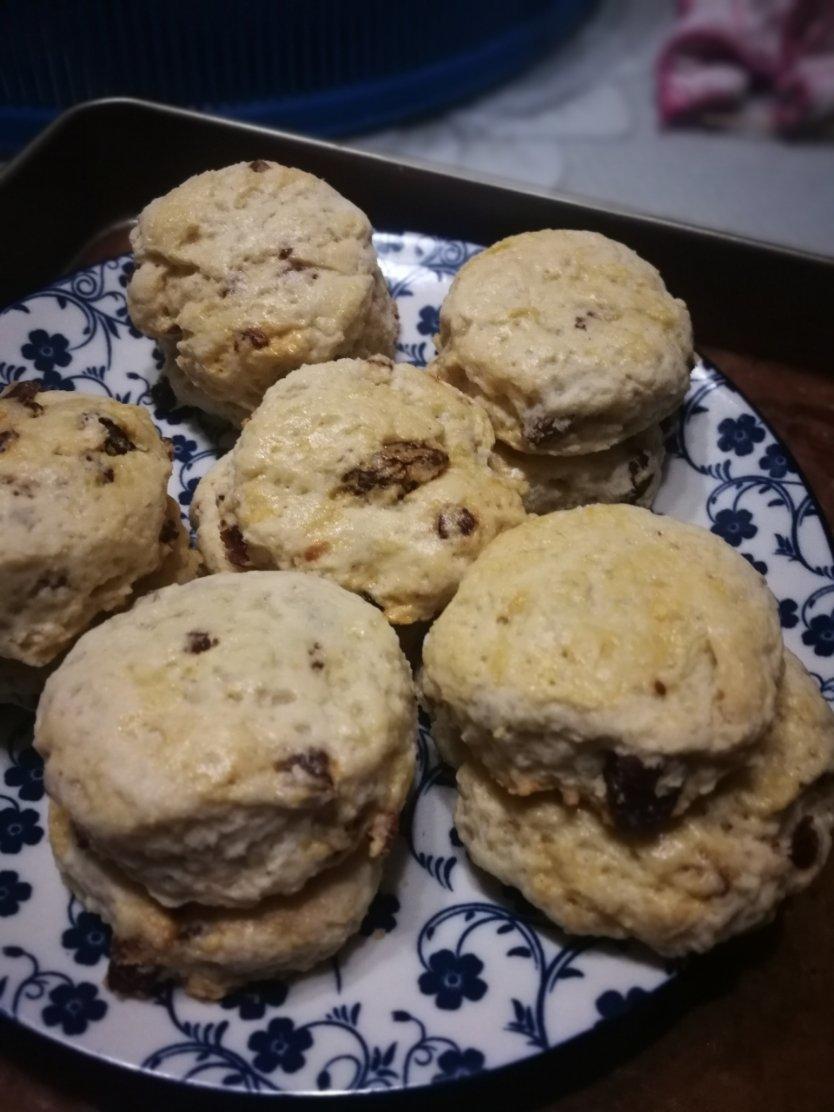 【视频】3分钟 奶油司康Scone(可能是世界上最快手的司康) 消耗淡奶油～