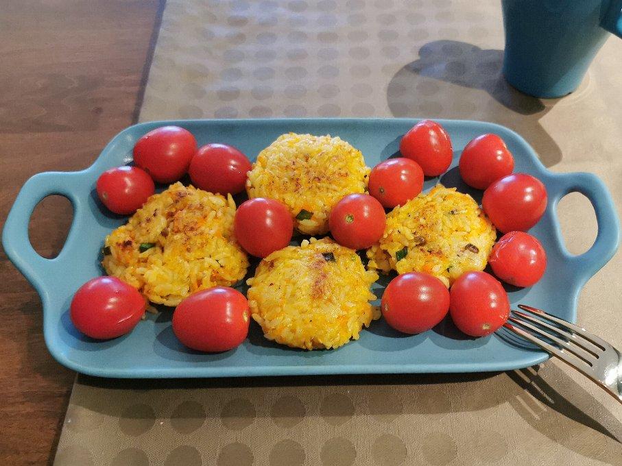 剩米饭的神仙吃法，肉松酱油烤饭团，平底锅就能做哦～