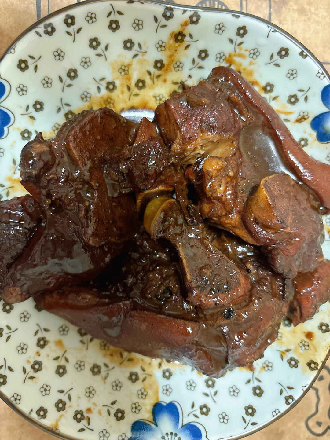 红烧脱骨肘子