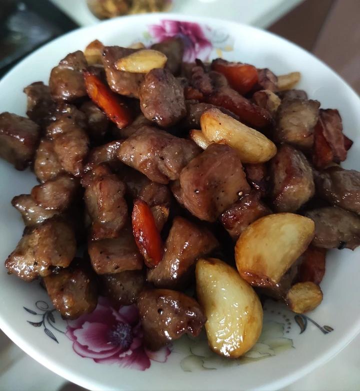 好吃到舔盘的蒜香黑椒牛肉粒
