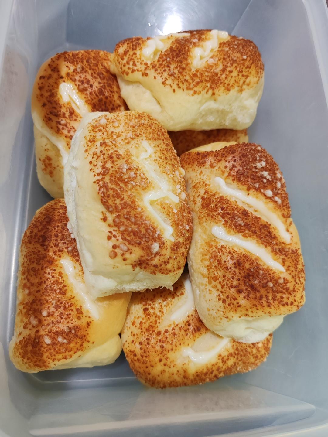 软乎乎的芝士肠仔面包，完爆面包店，放一周不硬