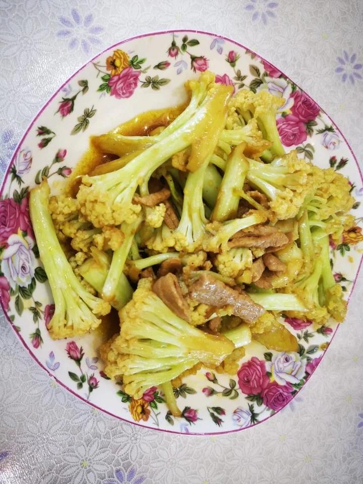persistence阳做的干煸菜花花菜炒肉