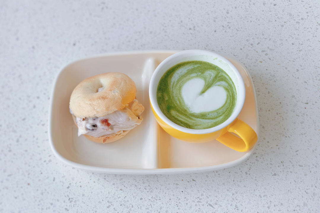 抹茶热拿铁 matcha latte