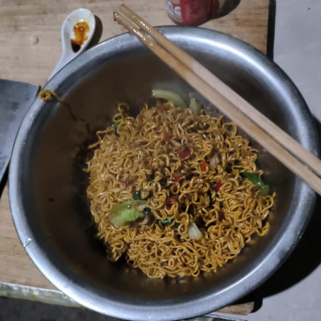 秒杀路边摊的炒方便面