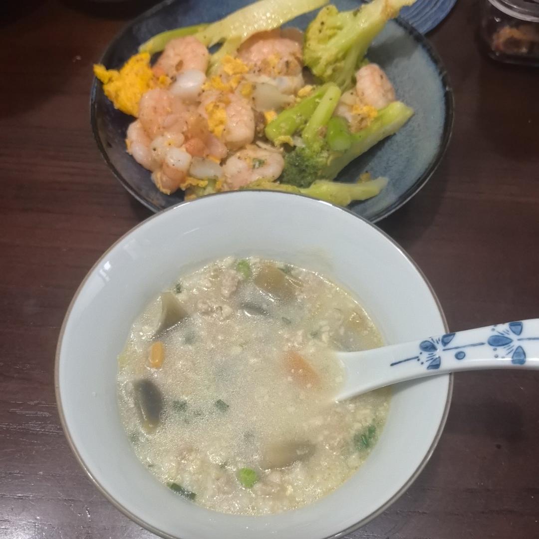 堂妈小厨——超好喝的皮蛋瘦肉粥