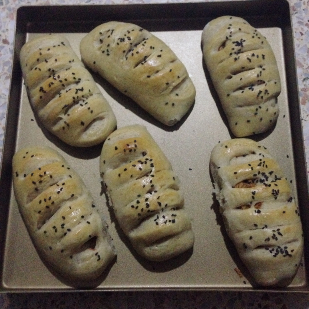 肉松肠仔包