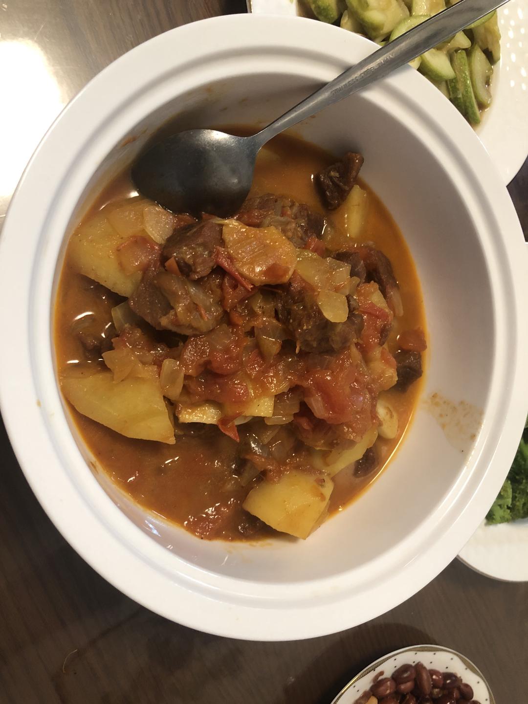 西红柿土豆炖牛腩的做法