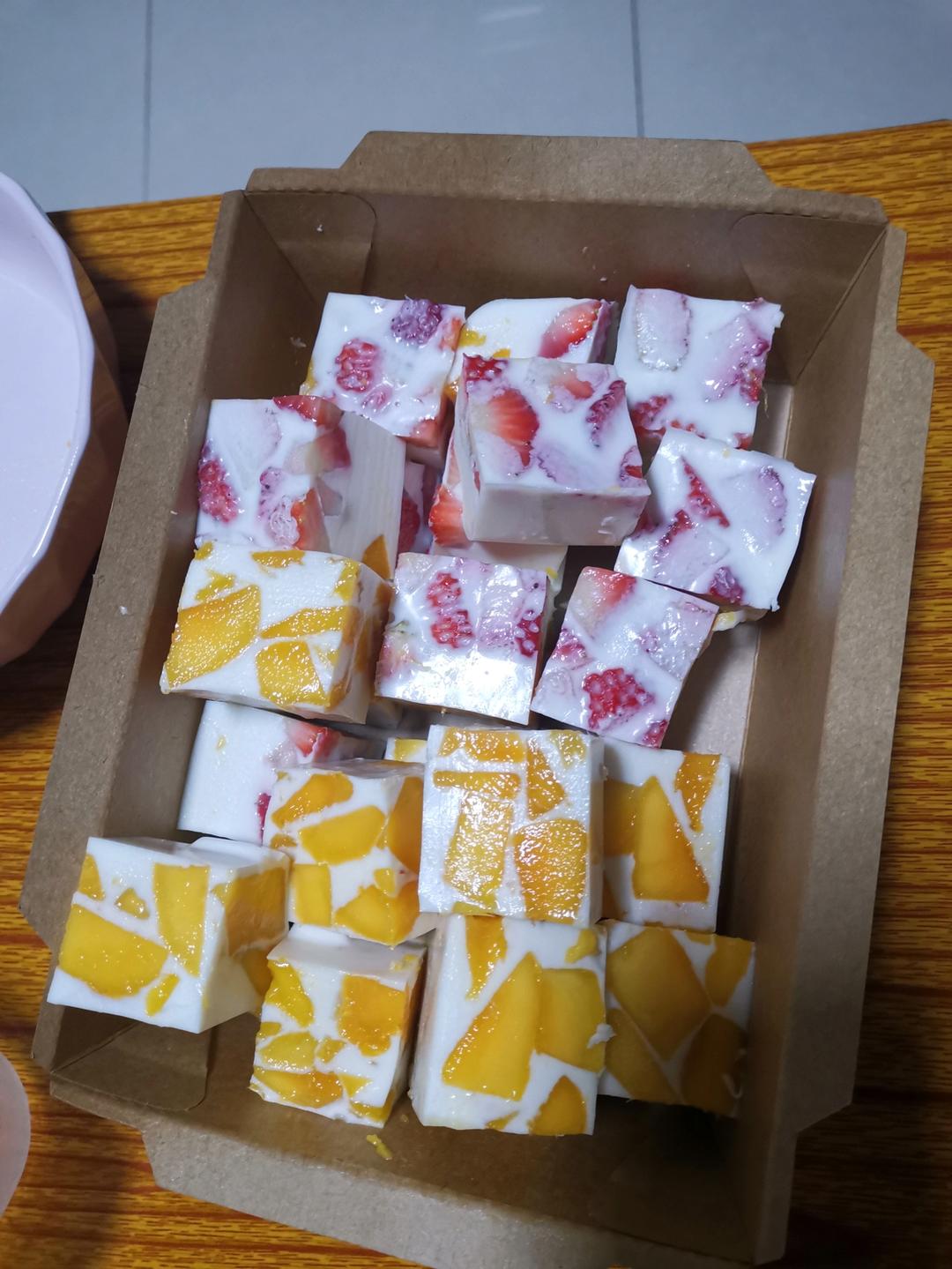 草莓芒果椰奶冻