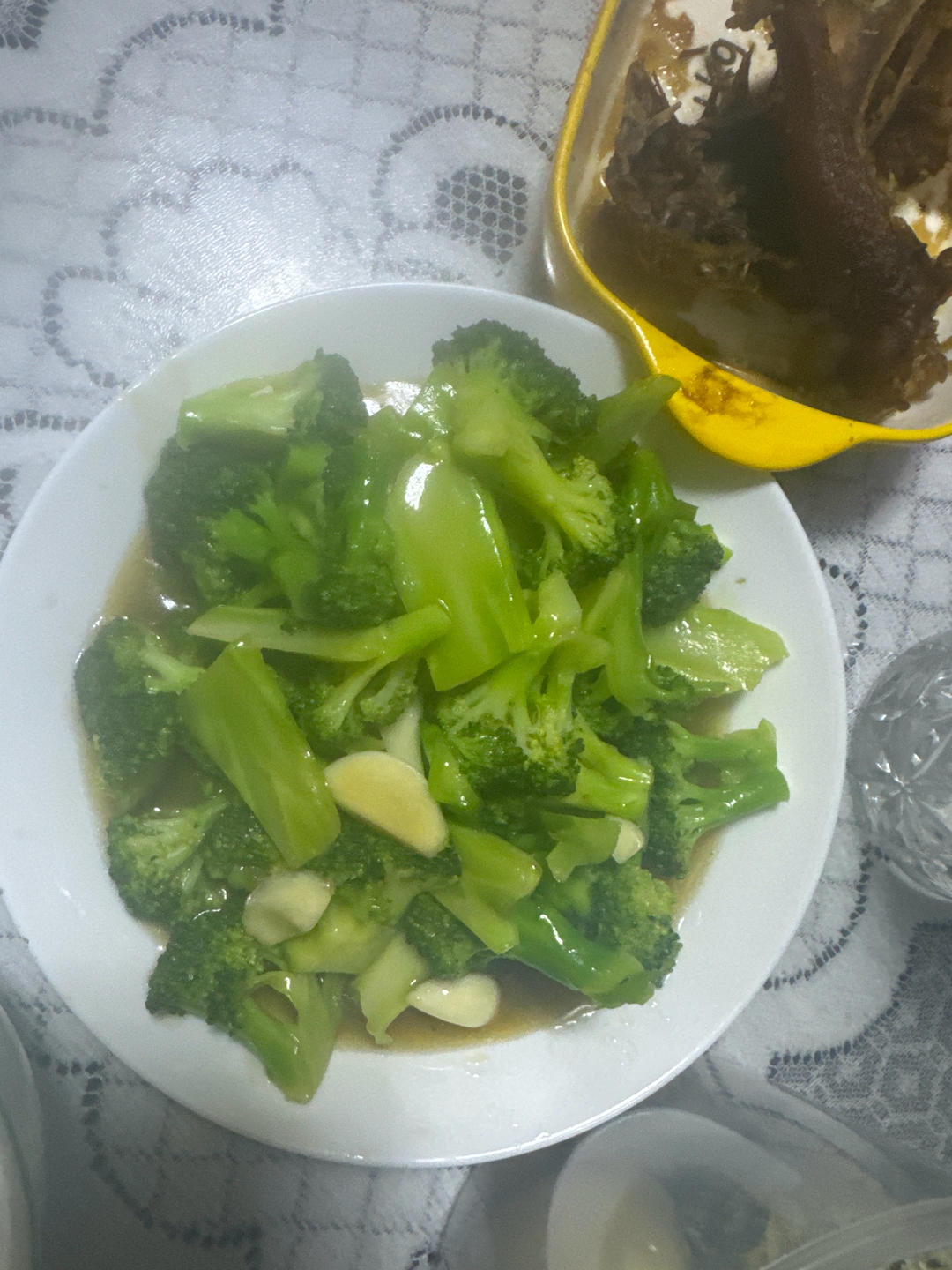 好吃到爆的耗油蒜蓉西兰花(从不修图，喜欢请关注)