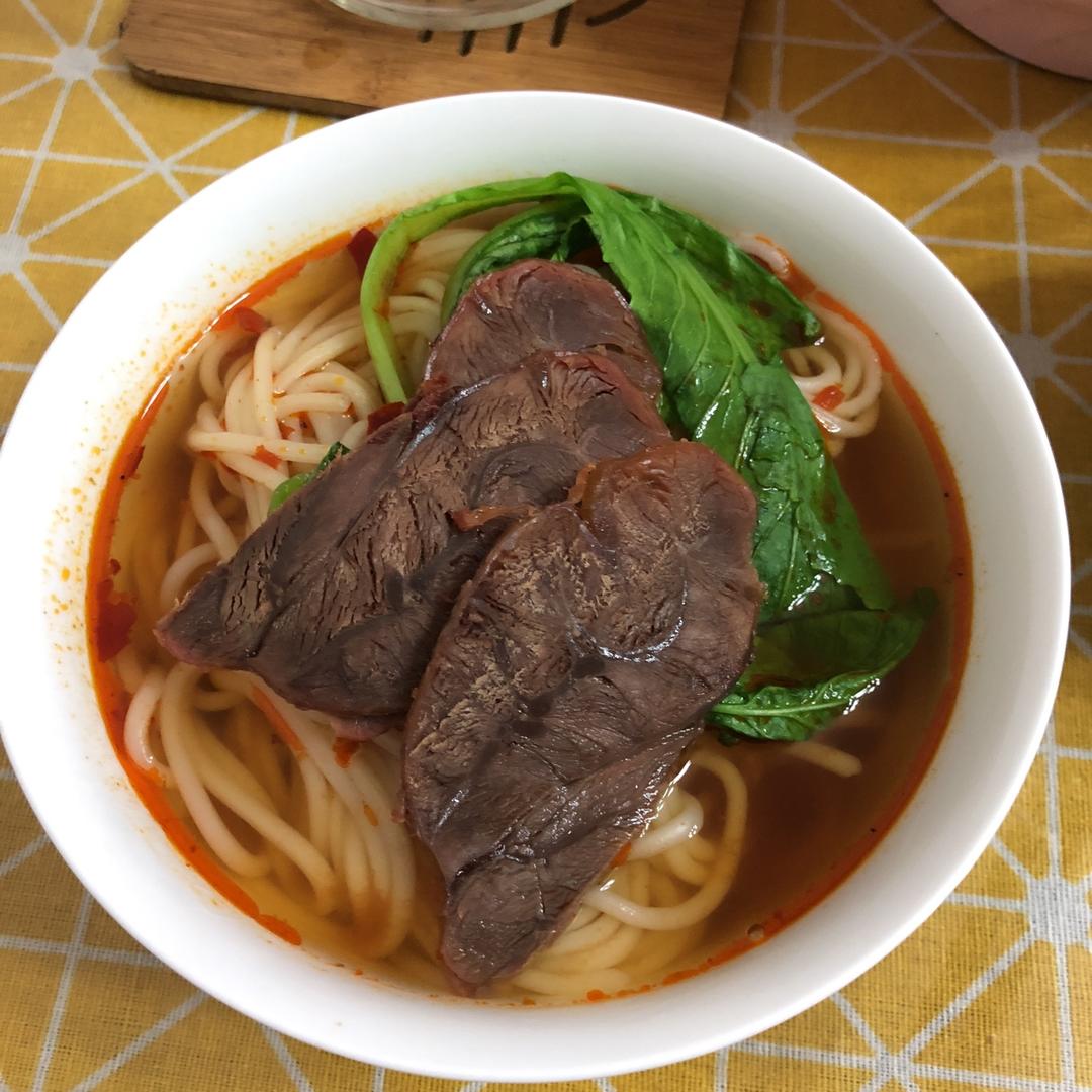 台湾眷村麻辣牛肉面