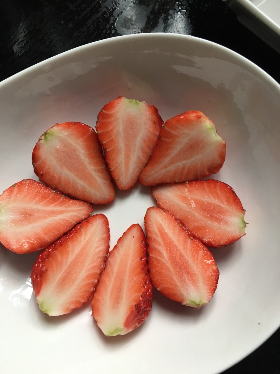 草莓冰砖奶昔的做法 步骤1