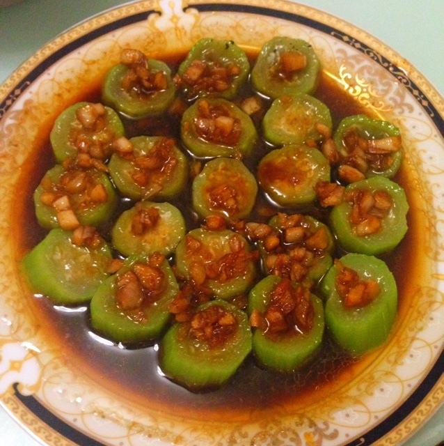 只需要五分钟就可以的美味蒜蓉蒸丝瓜