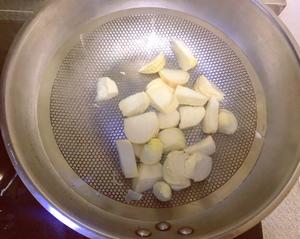 排骨玉米莲藕冬笋汤的做法 步骤3