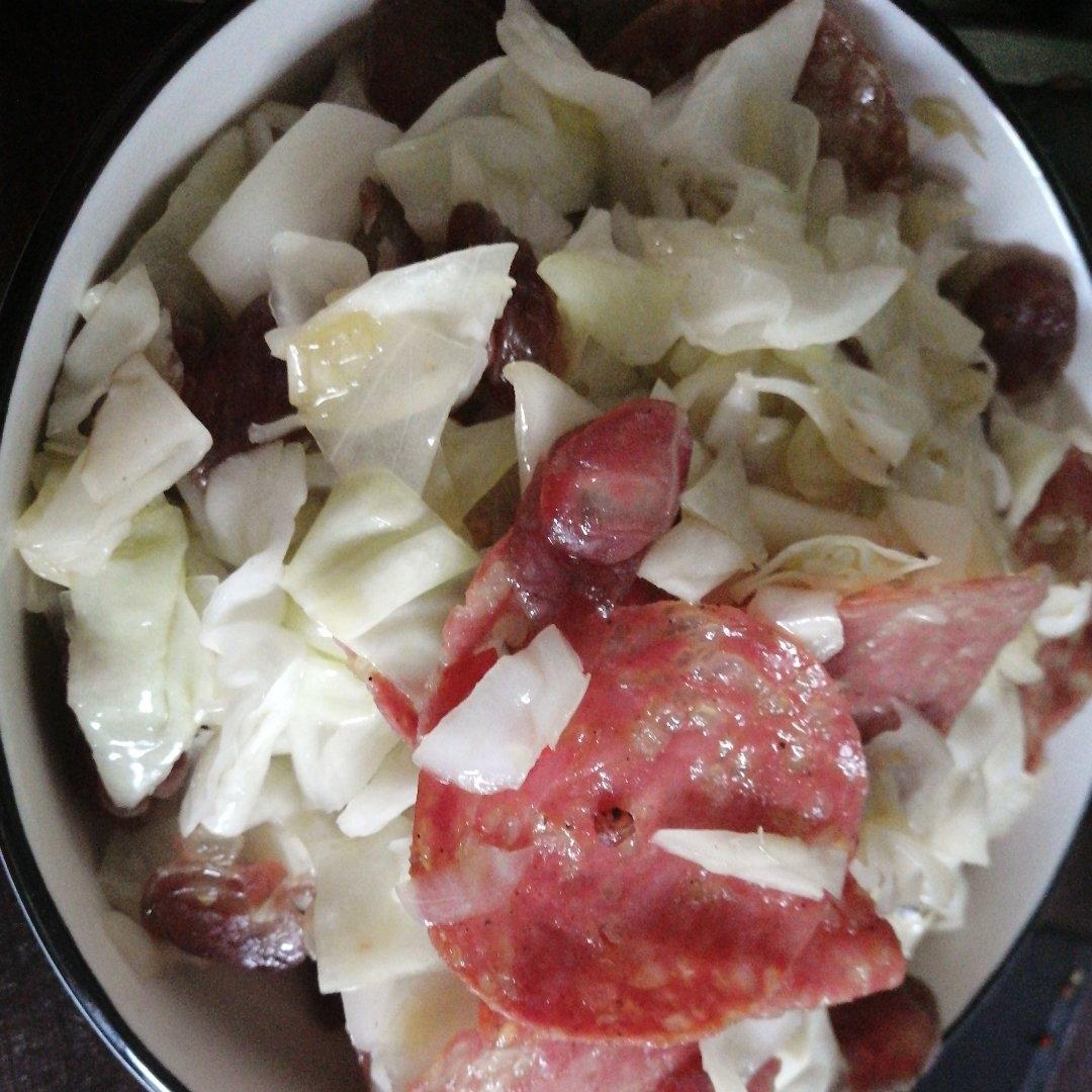 圆白菜炒香肠