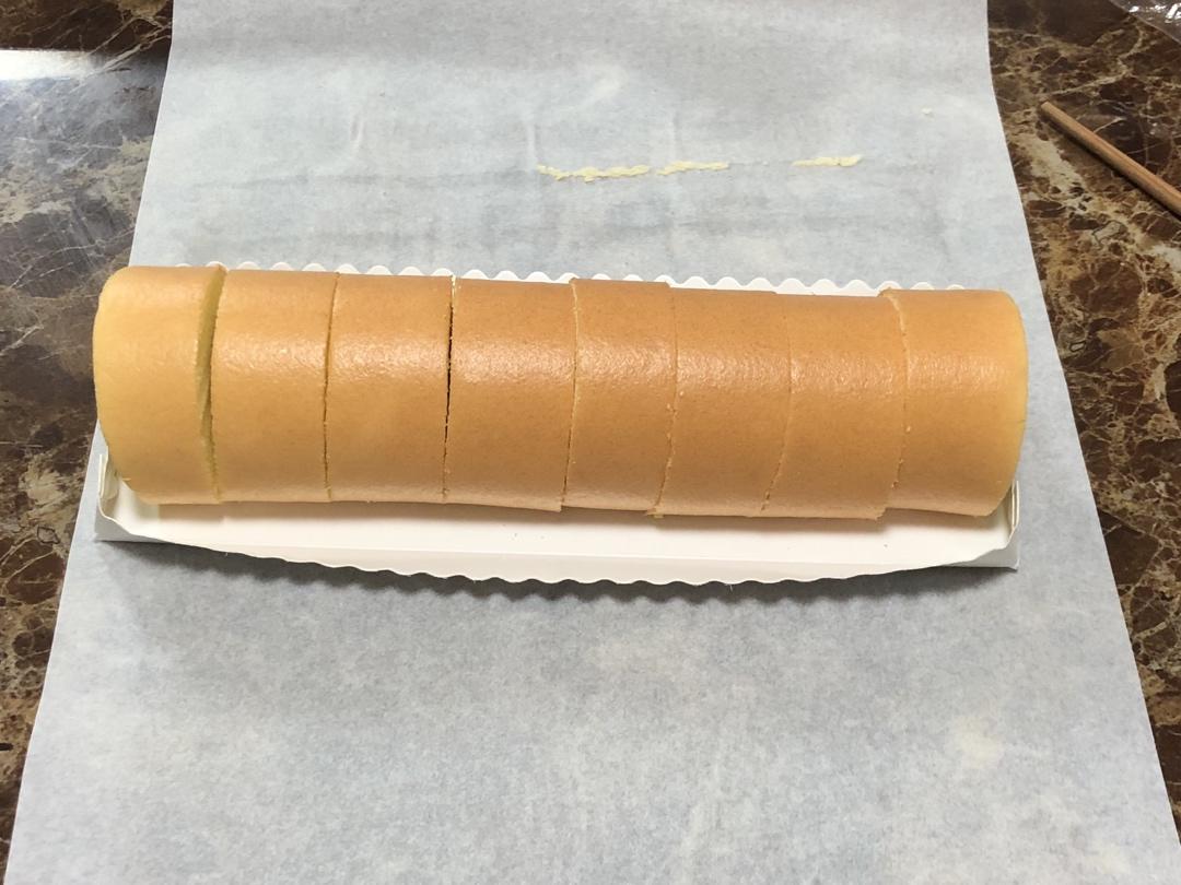 超详细的瑞士卷奶油蛋糕卷原味蛋糕卷的制作方法 饱满不掉皮不开裂（附模具换算方法）