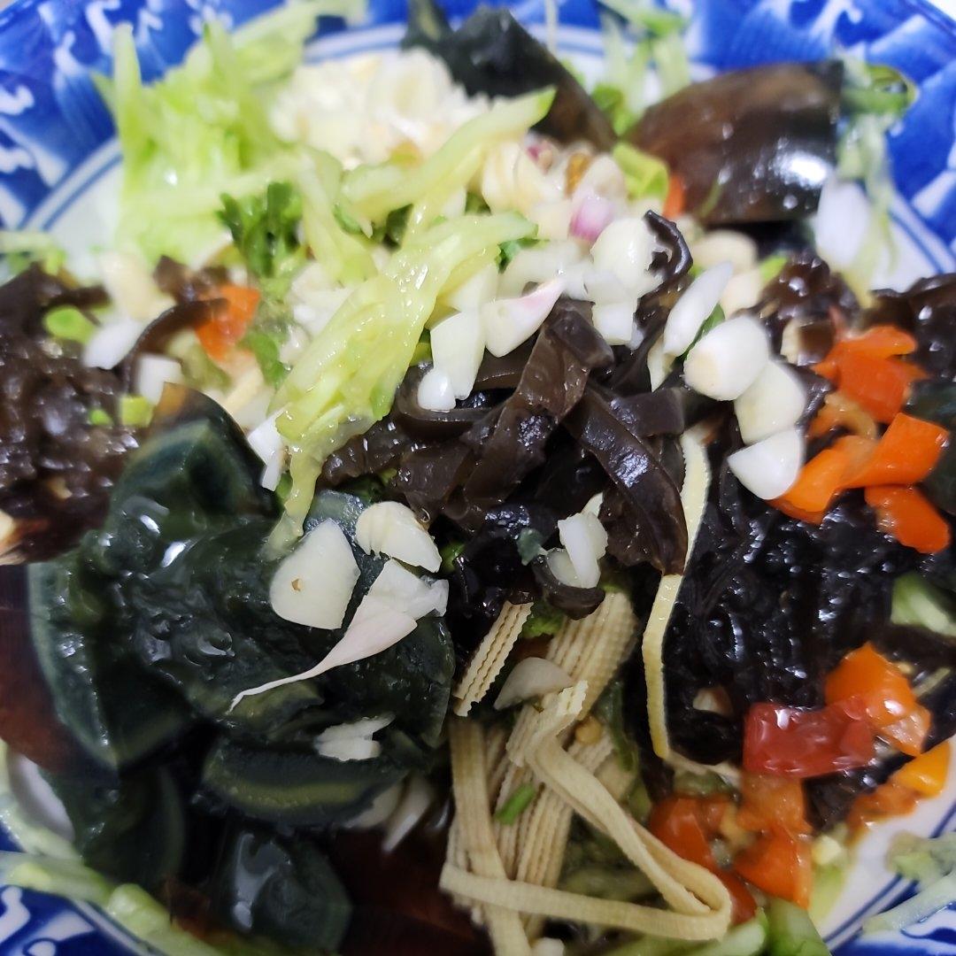 夏日开胃小凉菜“皮蛋拌黄瓜🥒”开胃减脂