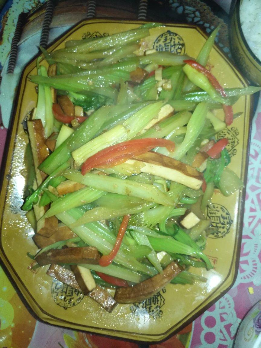 芹菜炒香干