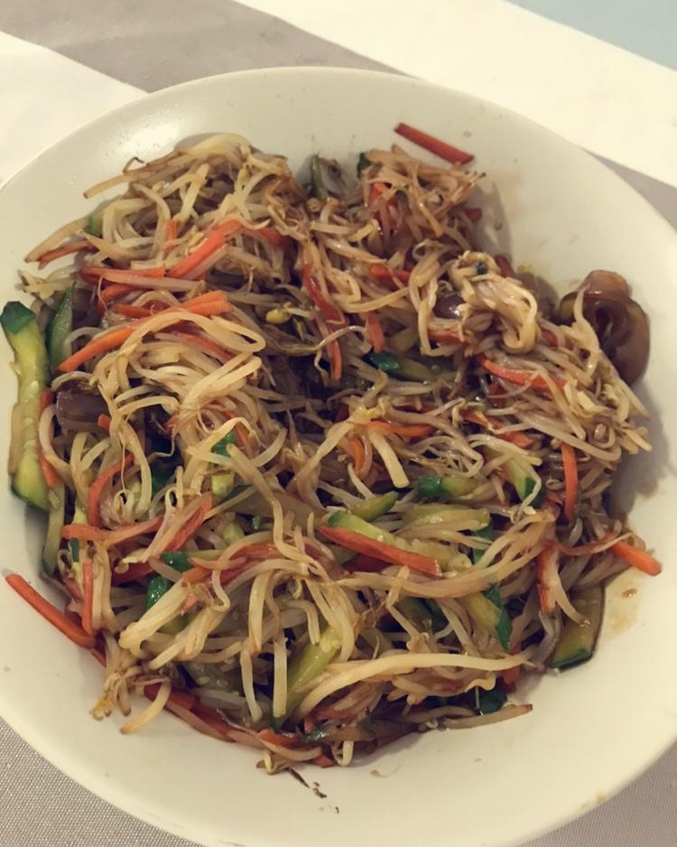 绿豆芽韭菜炒粉条